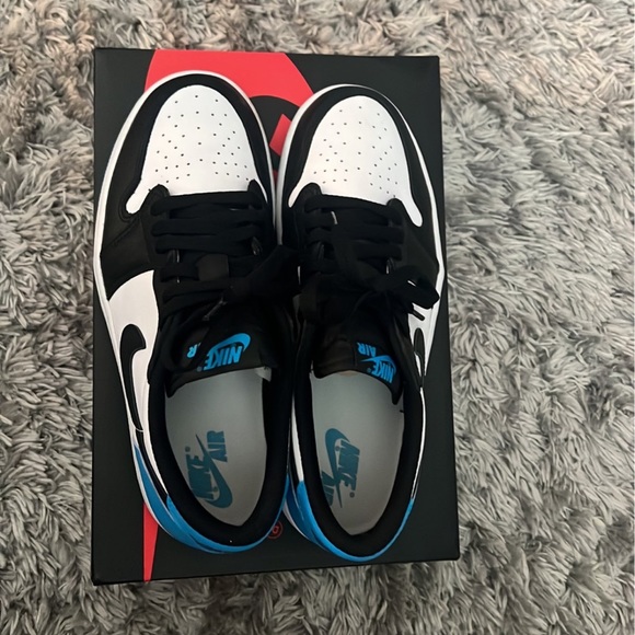 Air Jordan 1 Retro ‘UNC’ - Picture 2 of 3